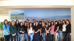 18 момичета ще се състезават за короната на Царица Роза