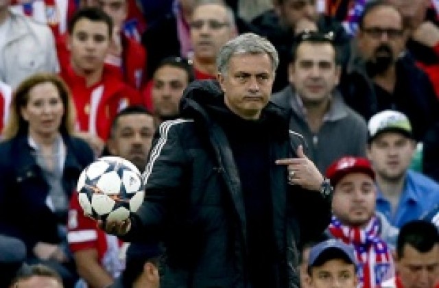 Моу се отказва от титлата, пуска резерви срещу Ливърпул