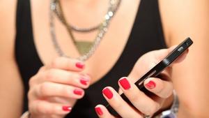 Безжична система зарежда десетки телефони едновременно