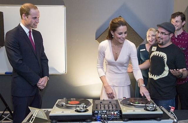 Принц Уилям и Катрин показаха музикални умения в Австралия