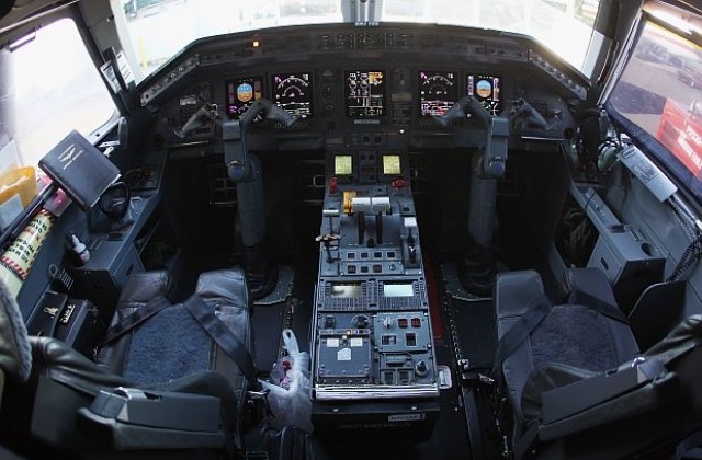 Родни авиокомпании алармират за задаващ се дефицит на български пилоти