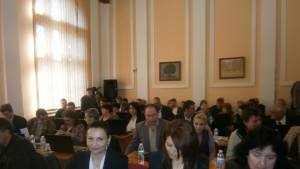 Промени в бюджетаподпомагане на граждани и възстановяване на земи на