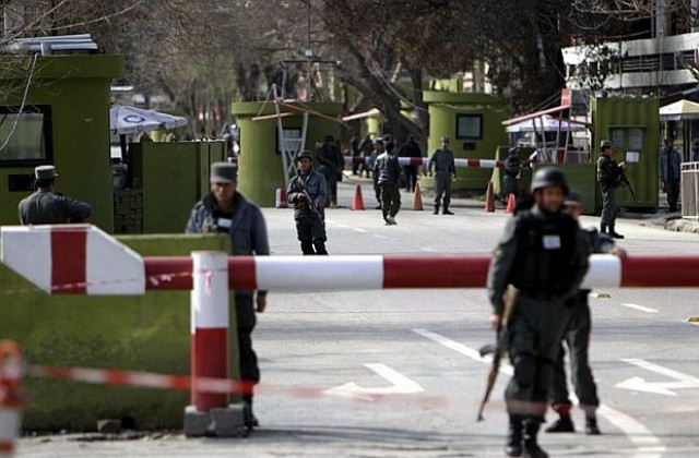 Афганистански полицай застреля трима чужденци в болница в Кабул