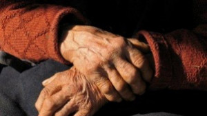 Обраха възрастна жена насилникът използвал заплахи