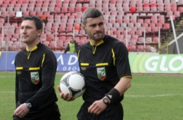 Цветан Кръстев свири Ботев – Левски,  Станислав Тодоров на Литекс – Лудогорец