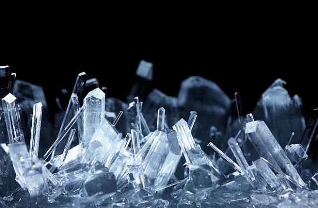 Учени са създали кристали “хамелеони”