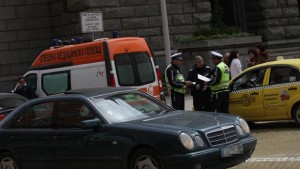 Мъж почина в автомобила си пред Министерския съвет