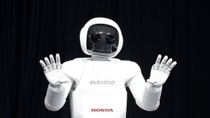 Обама рита футбол с японски робот