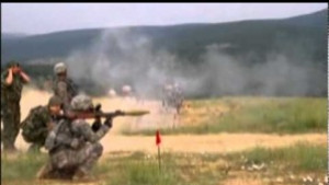 Военни стрелят по мишени край Сопот