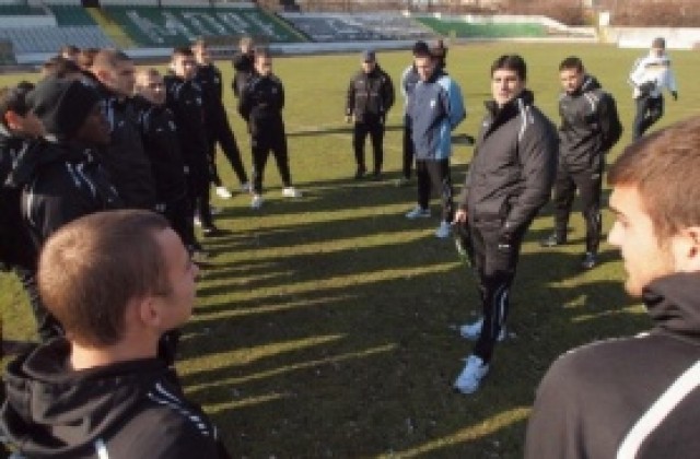 Треньор от Ман Сити наблюдава тренировката на Черно море