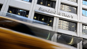 S P понижи рейтинга на Русия