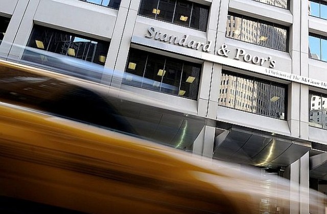 S&P понижи рейтинга на Русия