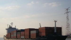 Товарен кораб заседна на пристанище Варна