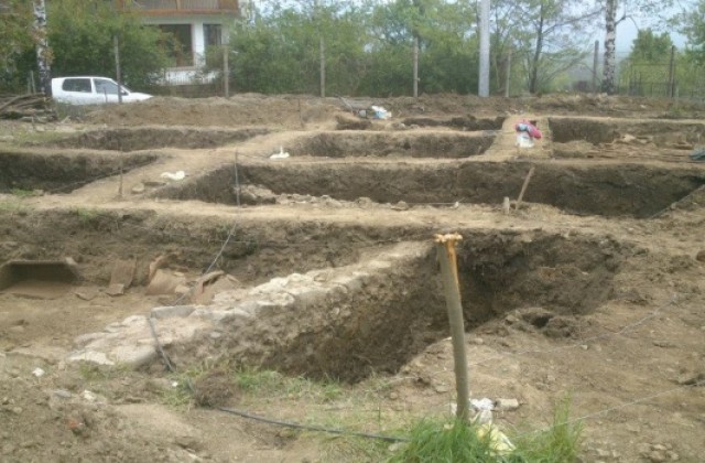 Римска гробница откриха в Сапарева баня при строеж на къща