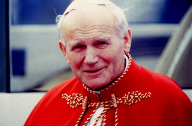 Сенките върху канонизацията на Йоан-Павел II