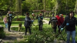 Служители от държавните структури се включиха в почистването на Кайлъка