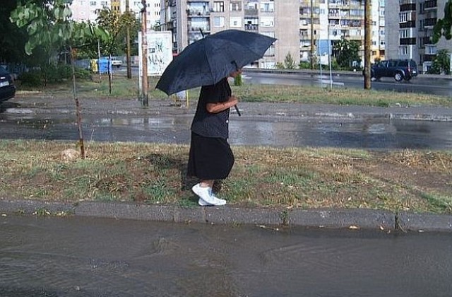 Хладно и дъждовно
