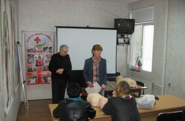 От БЧК обучиха приемни родители как да се справят със здравните проблеми на децата