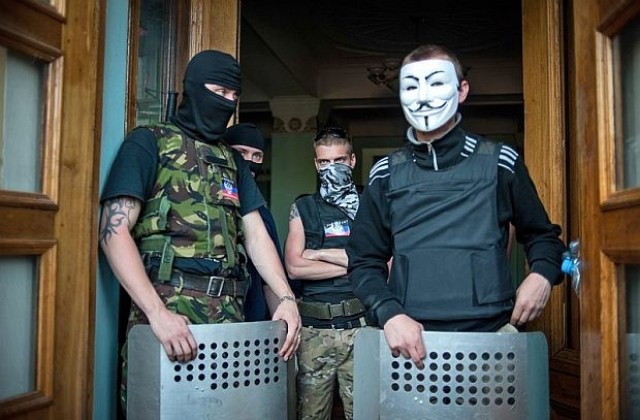 Превзеха сградата на милицията в украинския град Костянтинивка