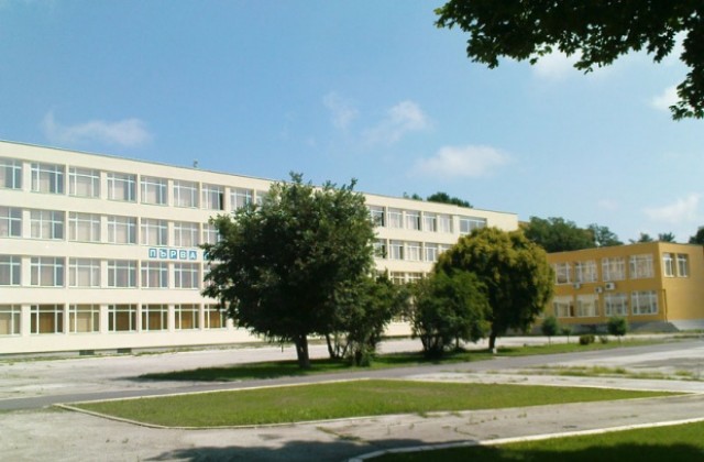 Съученици организират концерт за лечението на болно момиче