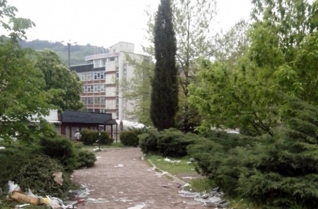 Почистиха боклуците след събора в Дупница