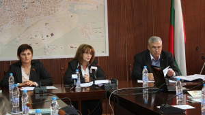 Обучиха 413 служители на общината по проект