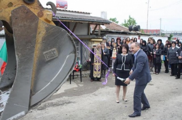 Започна обновяването на ул. Лозенец в Гълъбово