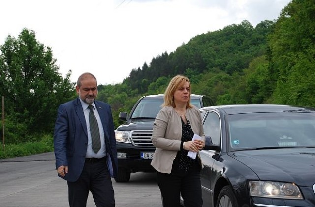 Тунел под Шипка ще има, увери министър Терзиева