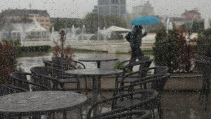 Валежи и гръмотевици по празниците