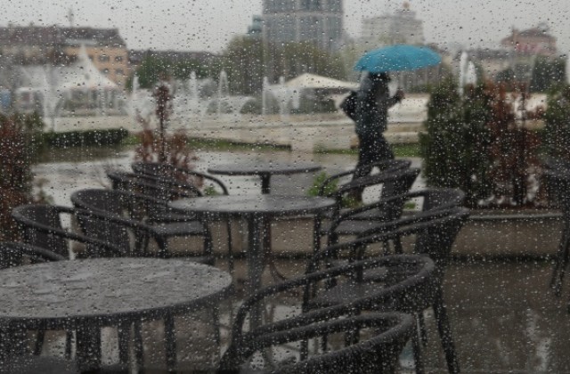 Валежи и гръмотевици по празниците