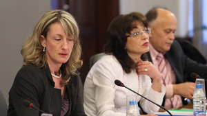 Идеята за удължаване на платеното майчинство не е стигнала до