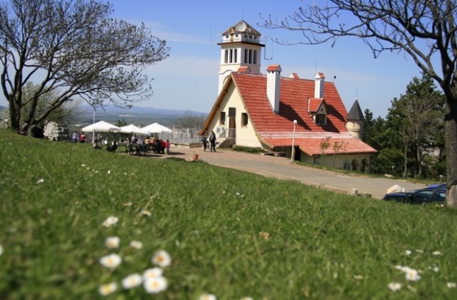 Пръскат срещу кърлежи след празниците