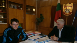 Кметът на Дупница помага за лечението на талантлив спортист