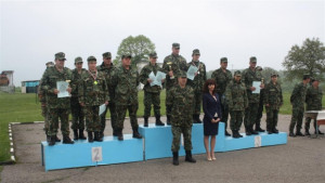 Отбор на областна администрация участва в турнир по стрелба