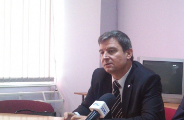 Искат 10 % по-високи заплати за всички учители