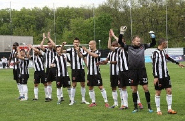 Локо Пд уреди лиценза за другия сезон