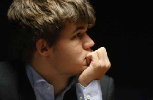 Никой не иска мача за световната титла по шахмат между Карлсен и Ананд