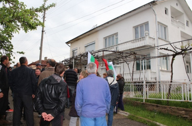 Прогонените от Розово бежанци с топло посрещане в Крън