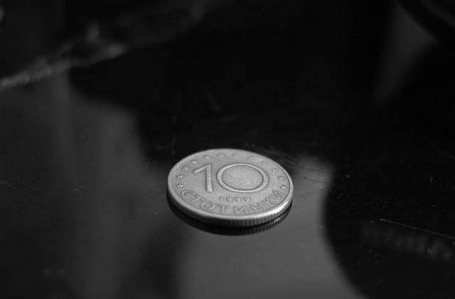 Българите взимат под 4 евро на час, шведите и датчаните - по 40