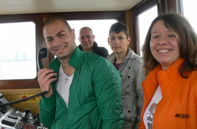 Бъдещи моряци разгледаха Роял Хелена