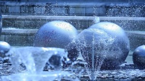 Остава критично състоянието на детето паднало във фонтана пред НДК