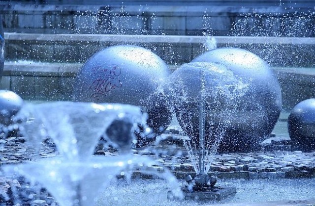 Остава критично състоянието на детето, паднало във фонтана пред НДК