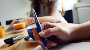 Българите са спестили по 825 лева през 2013та