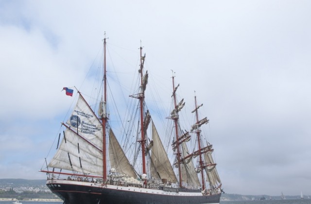 Парадът на ветрилата събра десетки хиляди край варненския бряг (СНИМКИ)