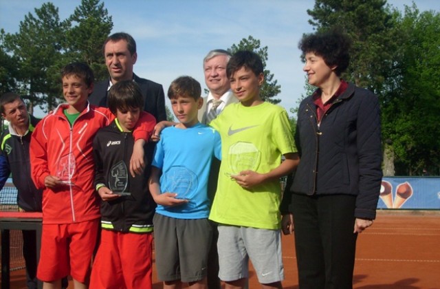 Анатолий Карпов отново в Добрич след 31 години, награди тенисисти