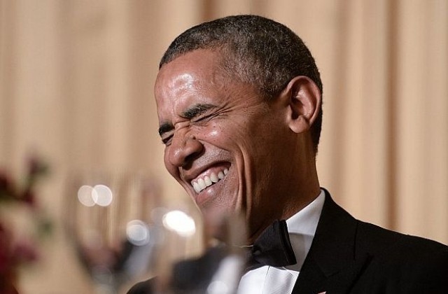Смях и шеги на вечерята с журналисти в Белия дом, организирана от Обама