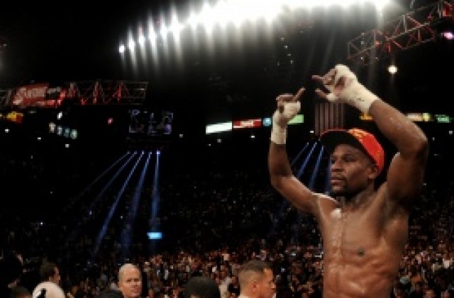 ВИДЕО: Непобеденият Мейуедър грабна втора световна титла