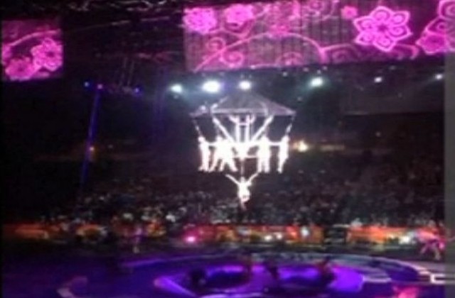 Платформа падна върху акробати в цирк в САЩ, сред ранените има българка (ВИДЕО)