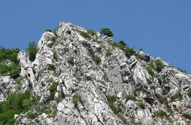 Мъж падна в скалиста местност при връх Вола