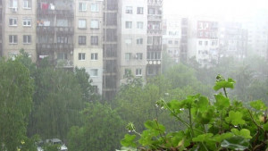 Огнеборци отводняваха пътен възел Качица селска постройка и къщи